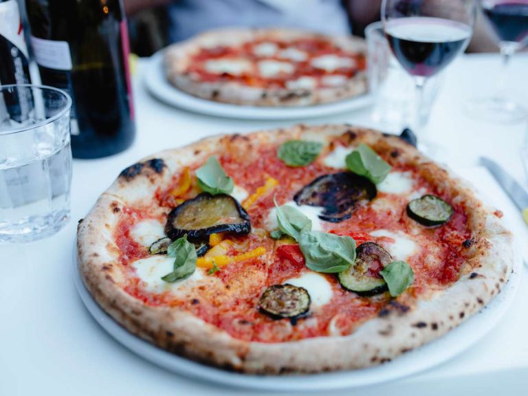 Here’s How to Pair the Best Wine with Pizza: Expert Tips and Recommendations